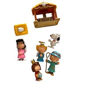 Peanuts Snoopy Christmas Nativity Deluxe Set Holidays Set of 6 Collectible Toys